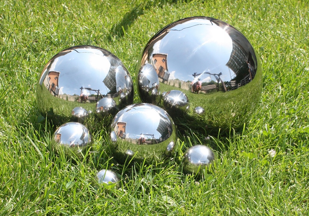 Шары из нержавеющей стали. Шары полусферы AISI 304. Металлический шар. Зеркальные шары для сада. Металлические шары для сада.