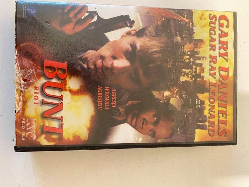 KASETA VHS BUNT RIOT GARY DANIELS 95 MIN 1997R