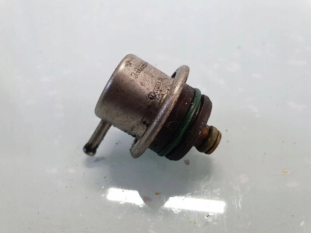 Audi A3 S3 8L 2002 Czujnik ciśnienia paliwa