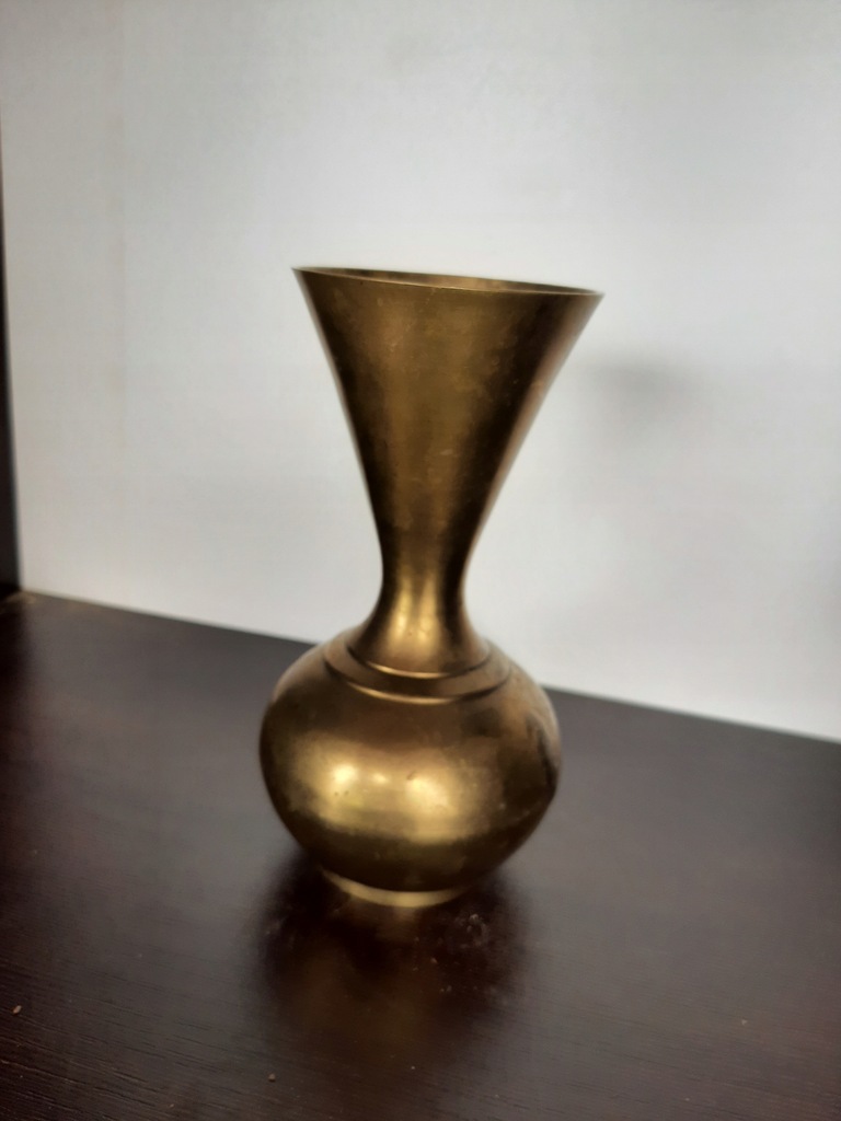 stary przepiękny mosiężny wazon zdobiony