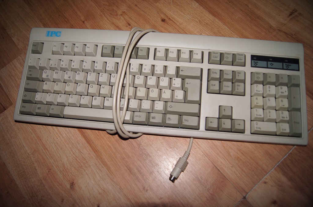 stara klawiatura komputerowa IPC SEM-DC8UL