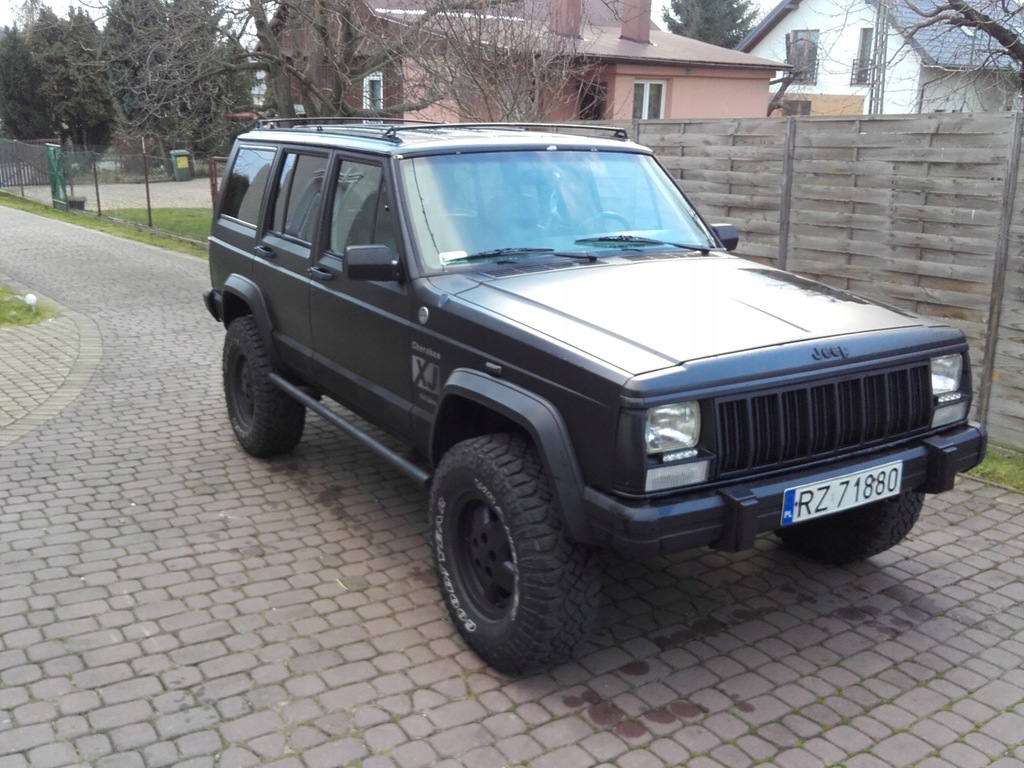 Jeep Cherokee xj 黒 JEEP CHEROKEE (XJ) 4.0 i 173 KM - 8763322628 - oficjalne