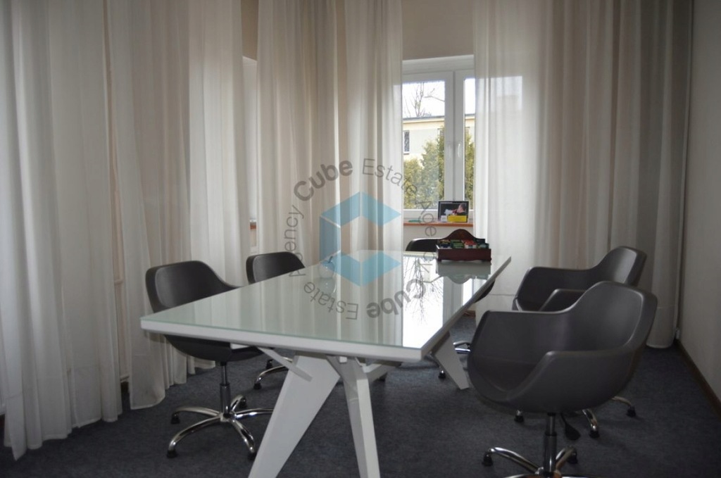 Biuro, Trzebnica, Trzebnica (gm.), 526 m²