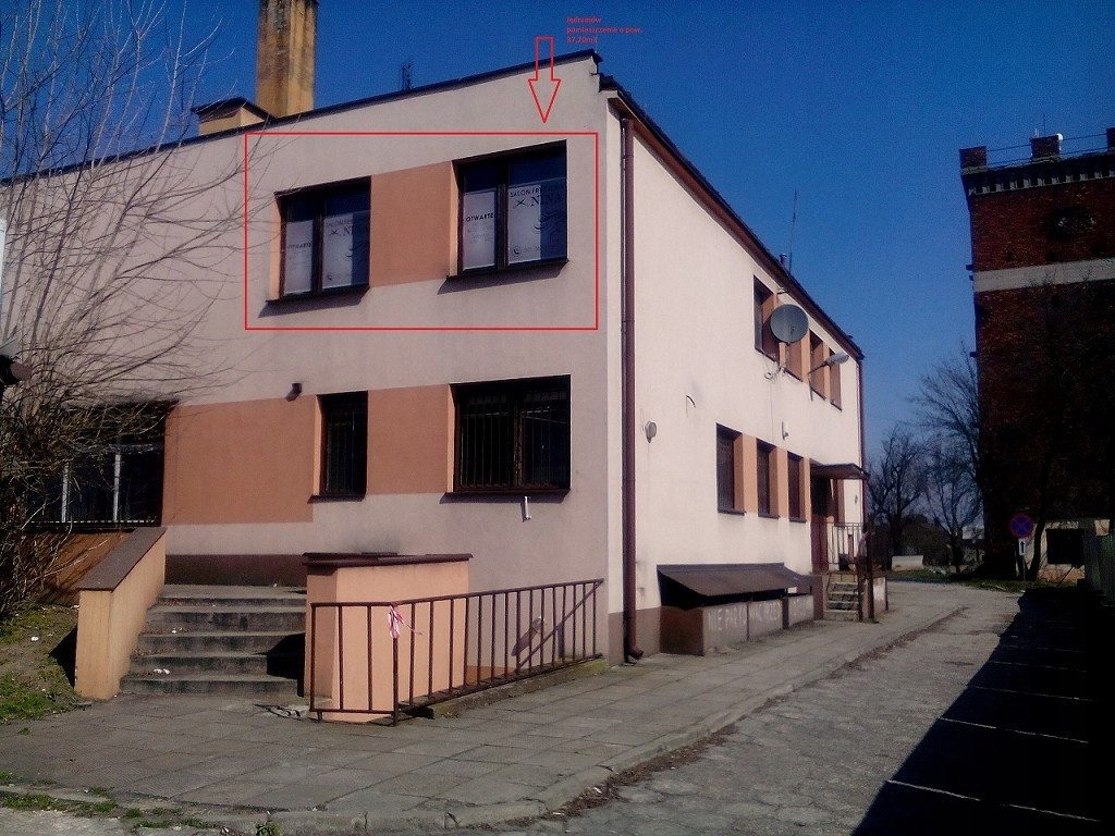 Komercyjne, Jędrzejów (gm.), 37 m²