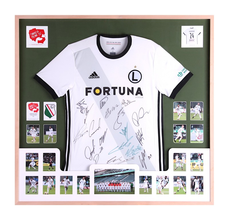 Legia - koszulka z autografami w ramie!