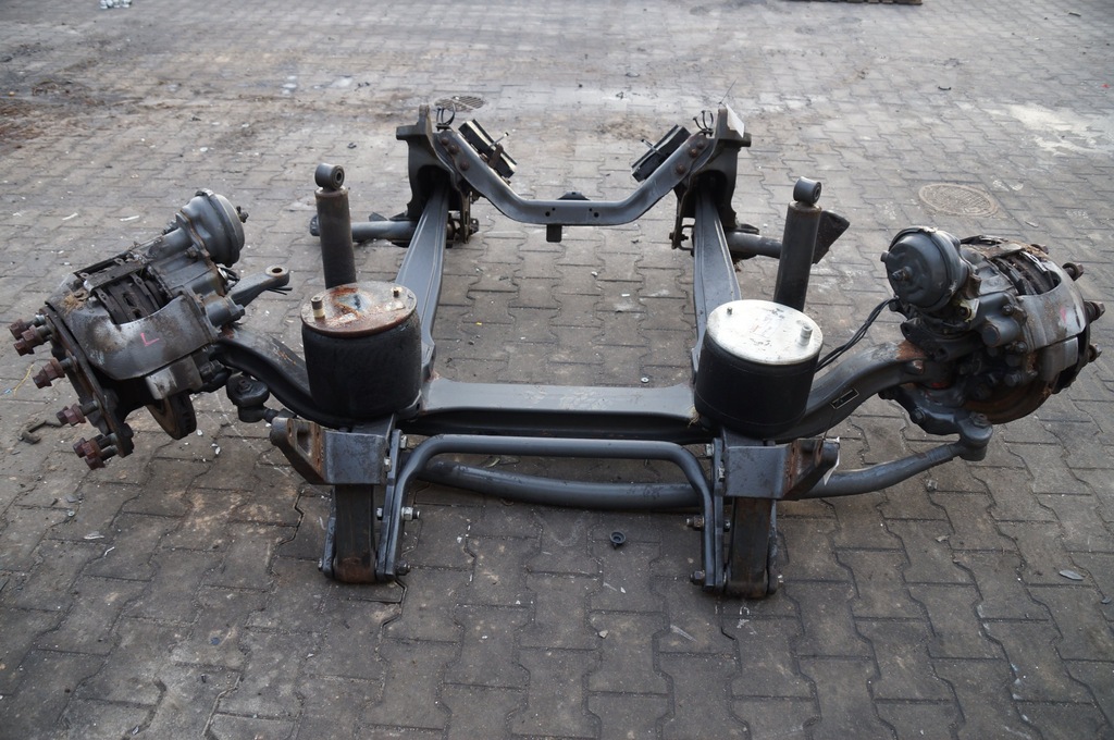 кронштейн заднего крыла рено премиум. ось чулка рено премиум. рено премиум 460. полунезависимая торсионная подвеска что это. подруливающая ось рено эспейс 5.