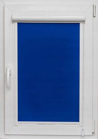ROLETY WEWNĘTRZNE W KASECIE Z PROWADNICAMI 40x150