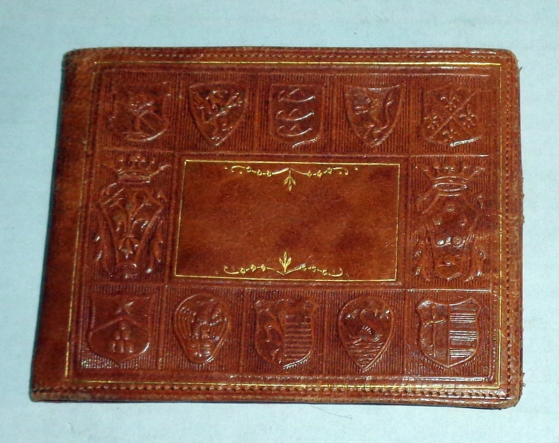 LUPA Di Roma - skórzany portfel z wytłoczonymi herbami.