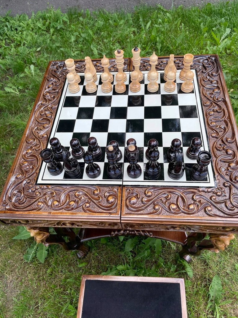 ręcznie wykonany stół szachowy