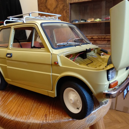 Maluch FIAT 126p i przyczepa Niewiadów DEAGOSTINI