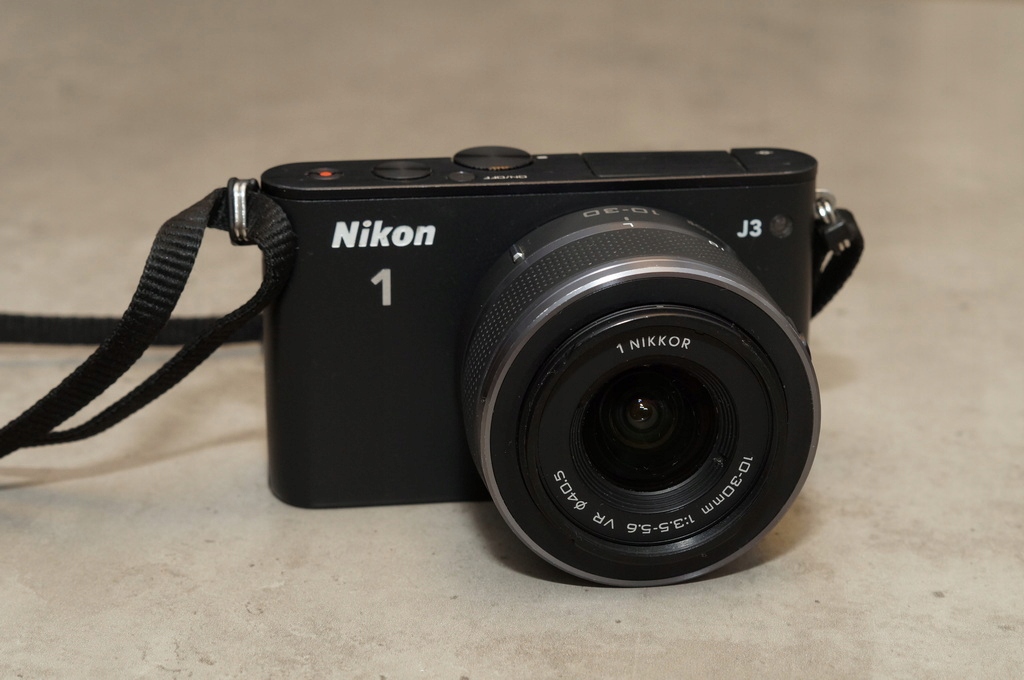 Nikon 1 J3 + 1 NIKKOR 10-30mm VR + Akcesoria