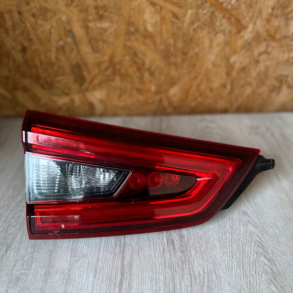 LAMPA TYLNA LEWA NISSAN QASHQAI II J11 LIFT