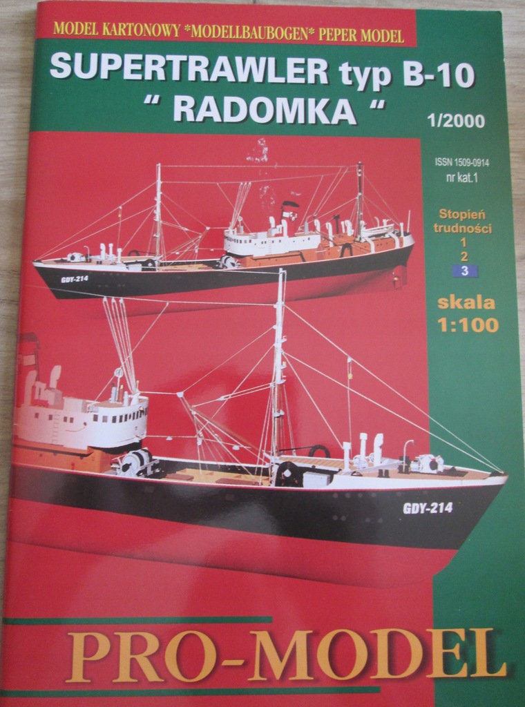 Model kartonowy supertrawlera „Radomka”