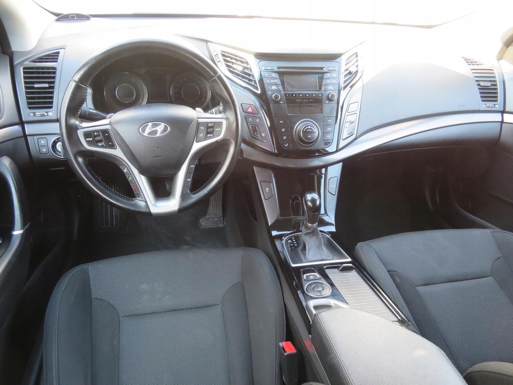 Купить Hyundai i40 2.0 GDI, автосалон в Польше, авторизованный сервисный центр: отзывы, фото, характеристики в интерне-магазине Aredi.ru