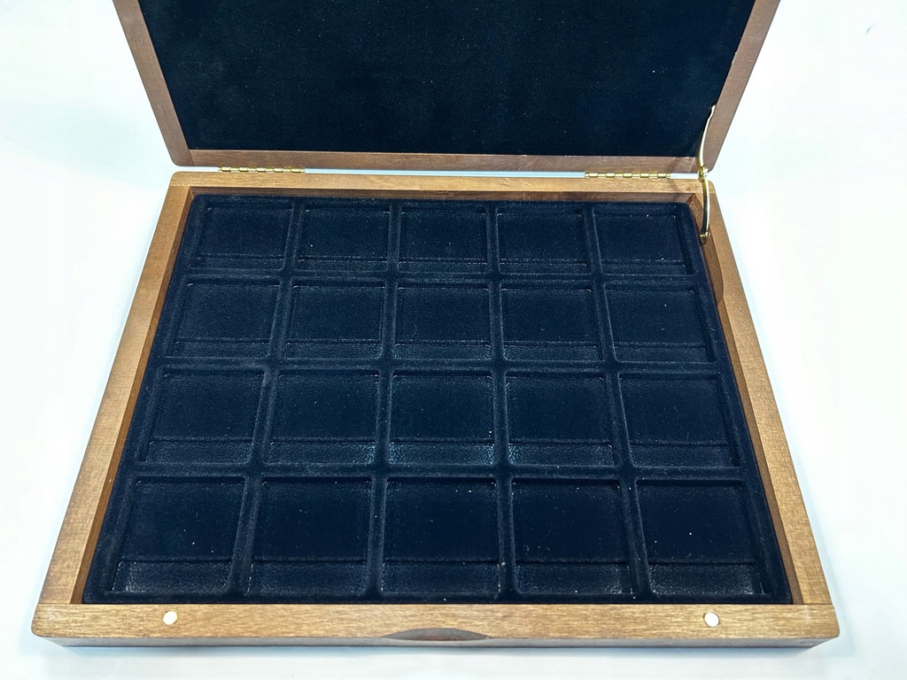138. Drewniane pudełko na 20 monet 50 na 50 mm