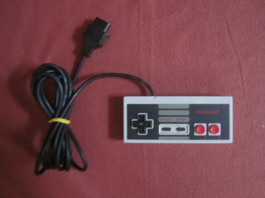 Oryginalny Kontroler Pad do konsoli Nintendo Nes Sprawny stan BDB NES-004