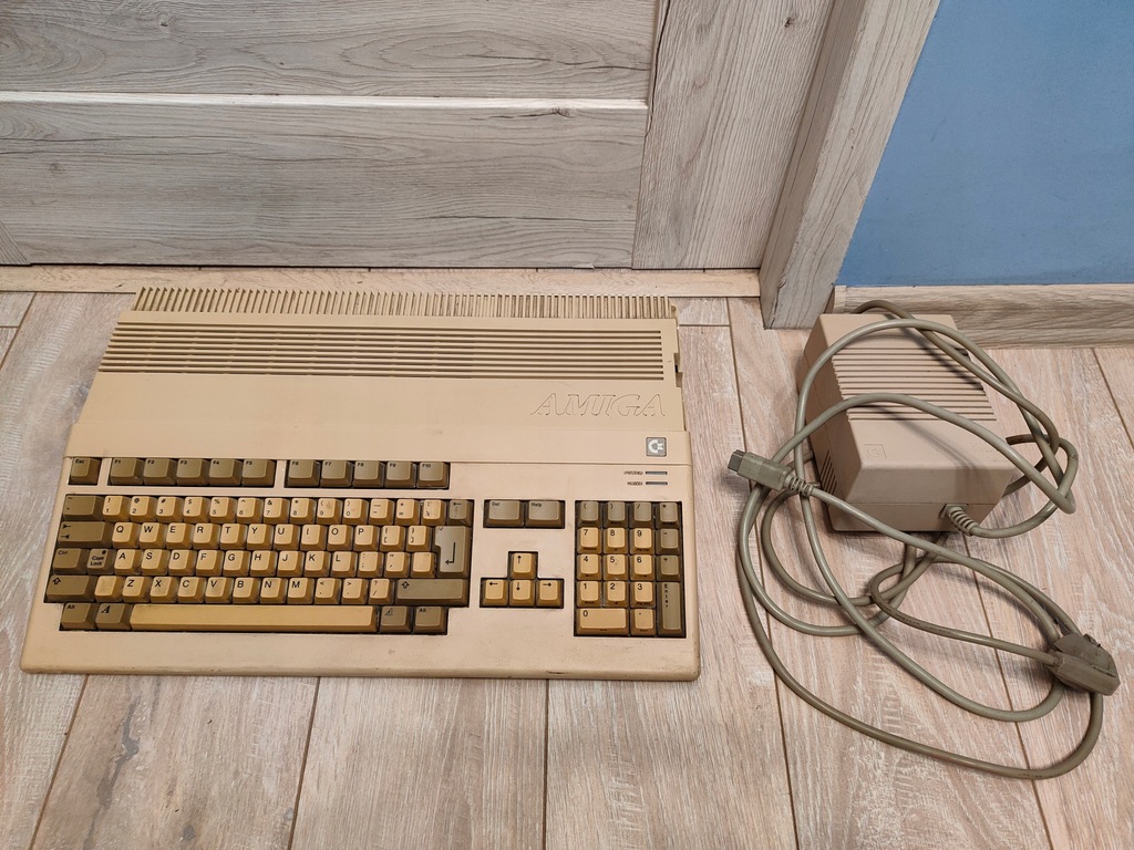 KLAWIATURA AMIGA A500 + zasilacz + dyskietki