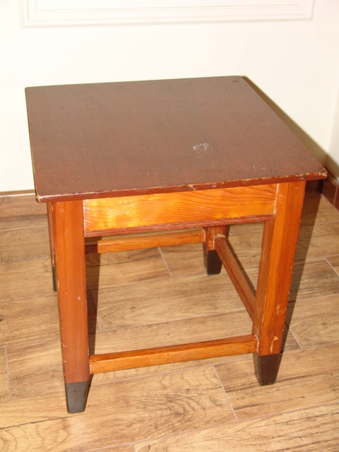 Stolik mały drewniany, schowek 45x45 cm, H=48 cm !