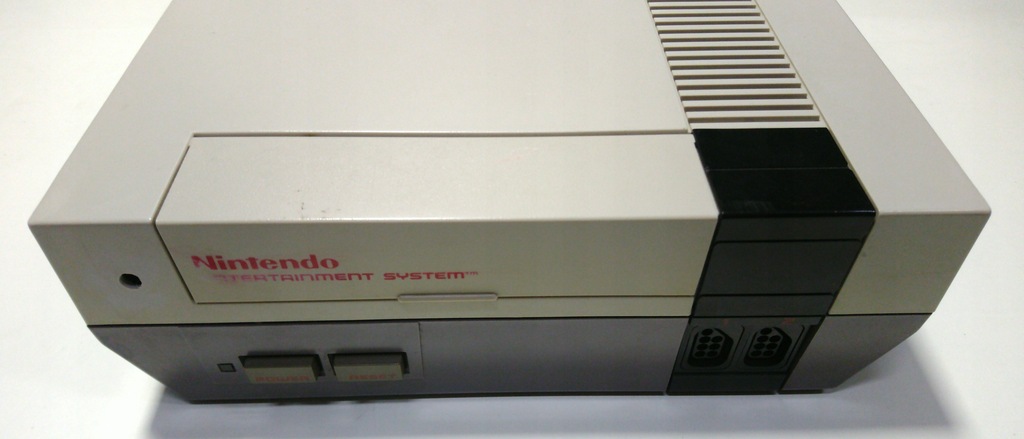 Konsola Nintendo NES NESE-001