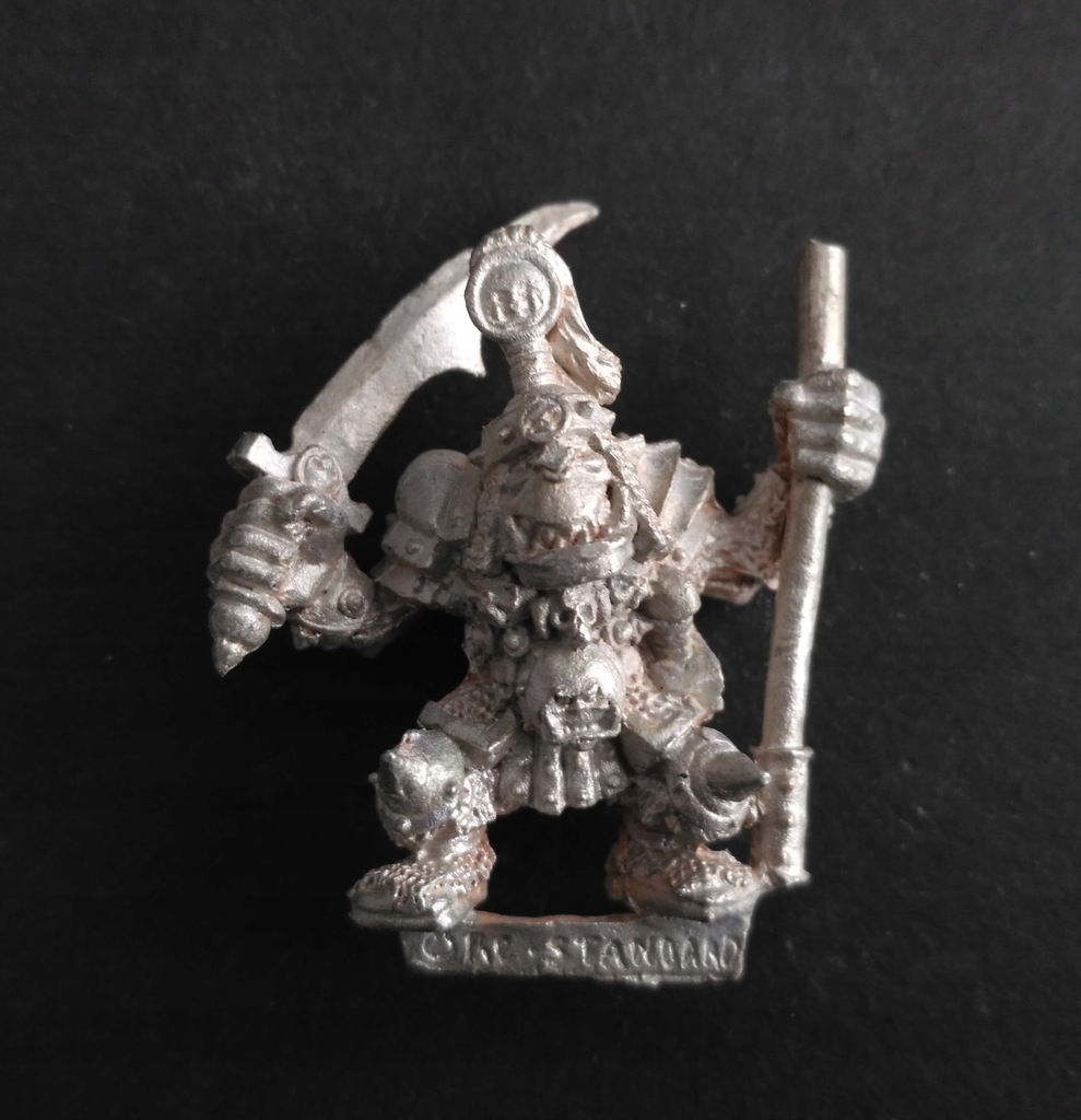 Orc Standard Bearer lata 90te METAL