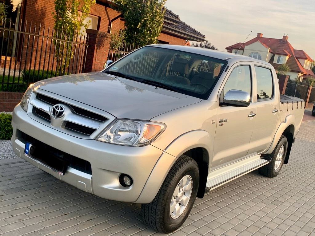 Toyota Hilux salon Polska 2.5d4d unikat przebieg