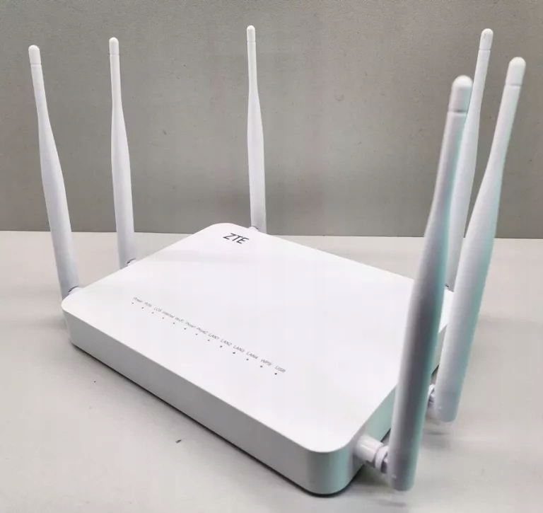 （訳ありセール 格安） F680 ZXHN ZTE ROUTER | NOWY JAK | ZESTAW | OKABLOWANIE その他