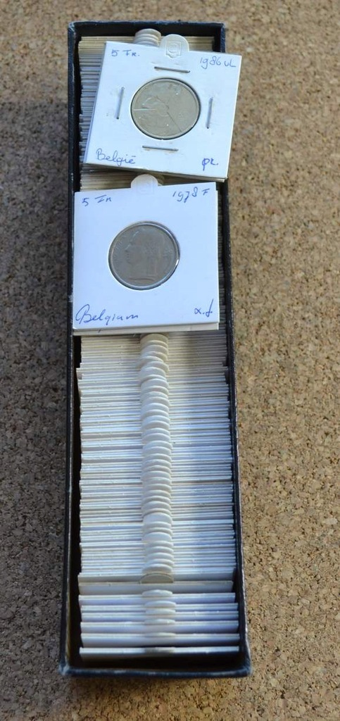 Pudełko (9) monet w holderach zestaw 116 monet