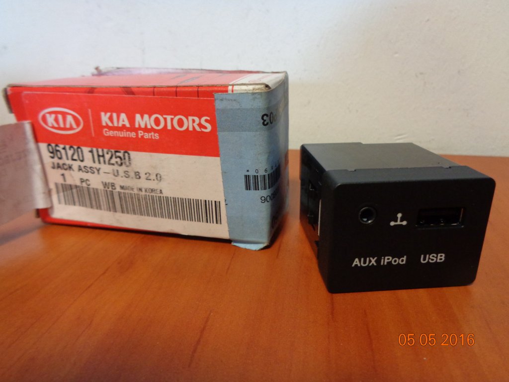 PRZEJŚCIÓWKA USB 2 + AUX KIA CEED I II 961201H250 7018321248