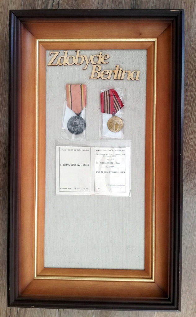 zestaw zdobycie Berlina medale legitymacja ramka