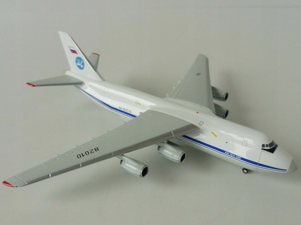 Antonov An-124 Ruslan 224 Flight Unit model 1:500