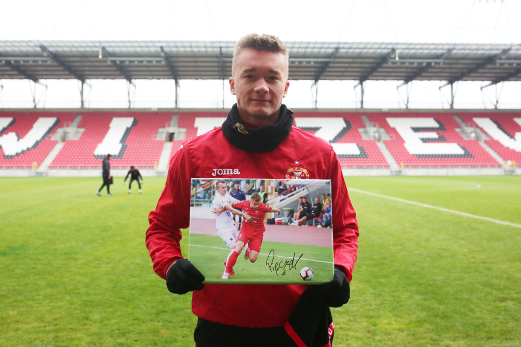 WIDZEW ŁÓDŹ Fotoobraz Marcel Pięczek z autografem