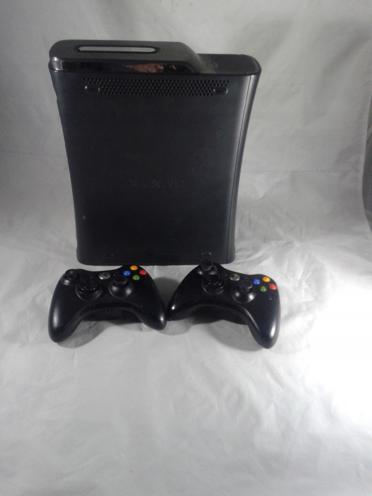 KONSOLA XBOX 360 WRAZ Z DWOMA PADAMI OKAZJA