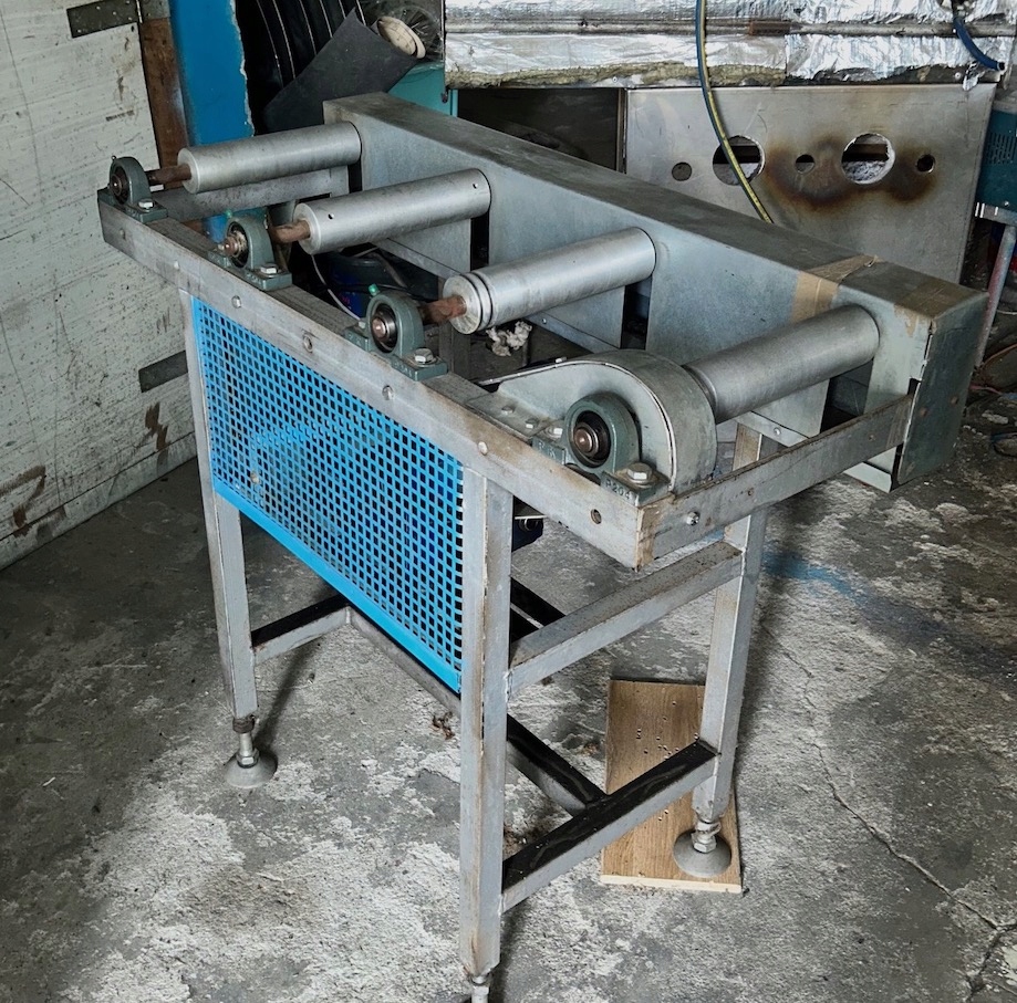 Podajnik rolkowy z napędem