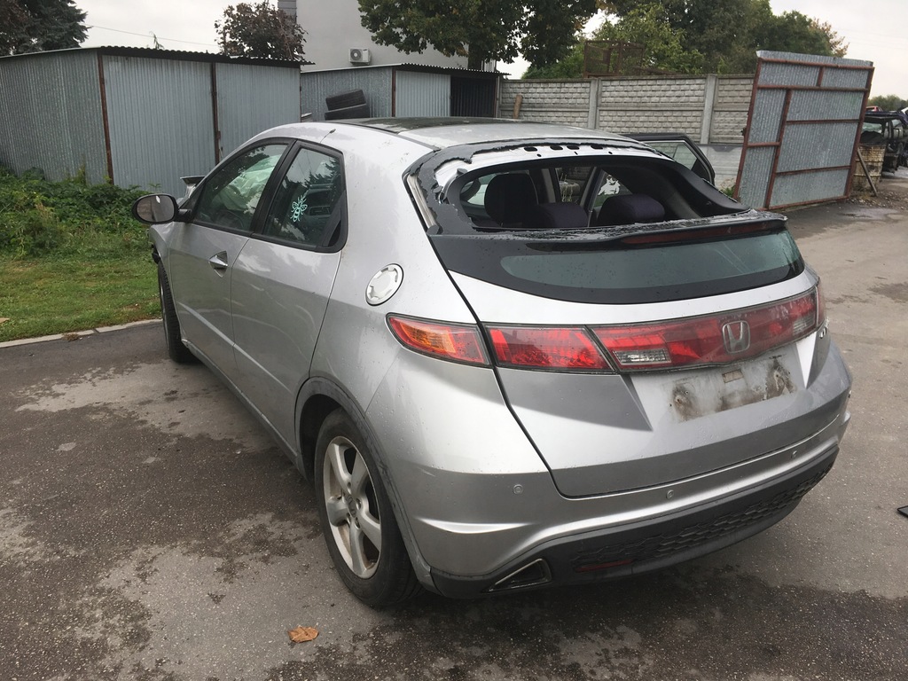 HONDA CIVIC VIII UFO 1,8 140KM WAHACZ PRAWY LEWY