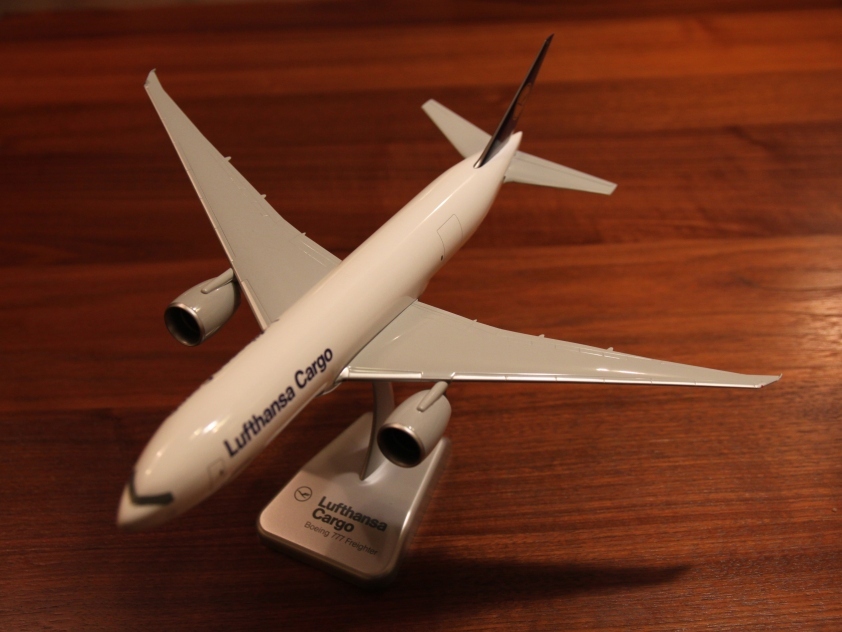 BOEING 777 FREIGHTER - LUFTHANSA CARGO - 1:200