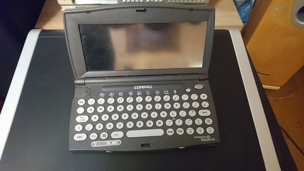 PDA Compaq C-series model 2930a kolor,dotyk