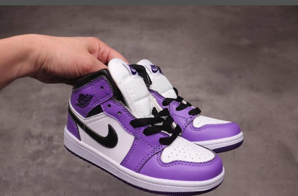 ［新品］NIKE AIR JORDAN 1 RETRO ジュニア 21cm 21cm Nike AIR JORDAN 1(ナイキ エアジョーダン1) キッズ