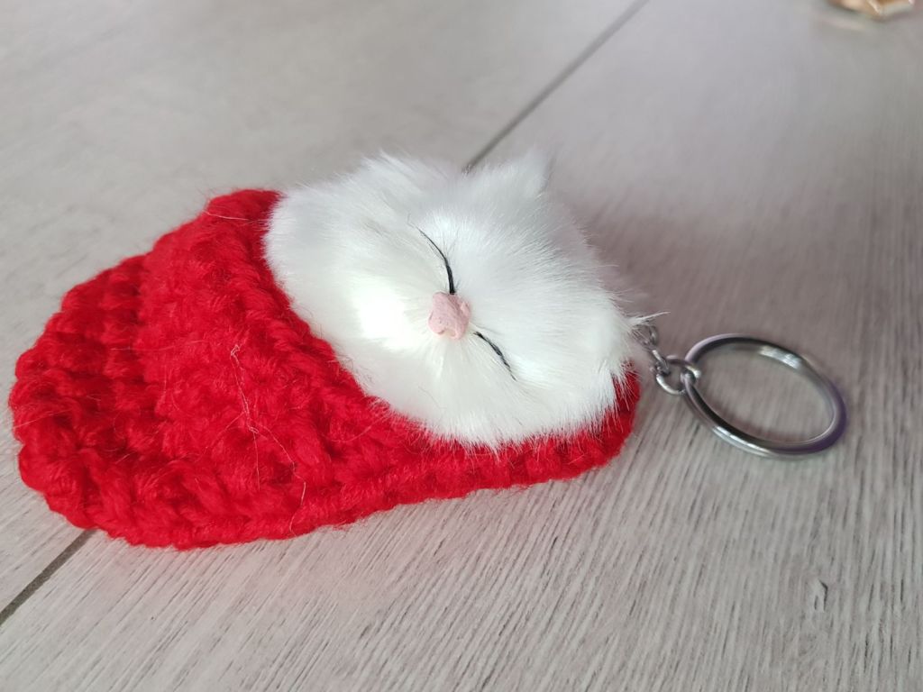 Breloczek Śpiący kotek NOWY czerwony Kocia Łapka