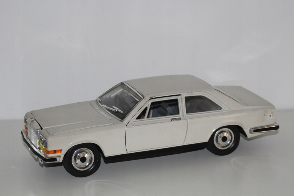 BBURAGO ROLLS ROYCE CAMARGUE 1/22