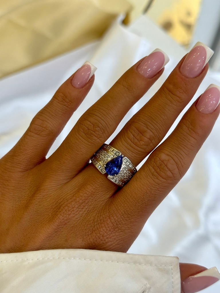 Pierścionek z tanzanitem 2.36 Ct i diamentami 1.40 Ct