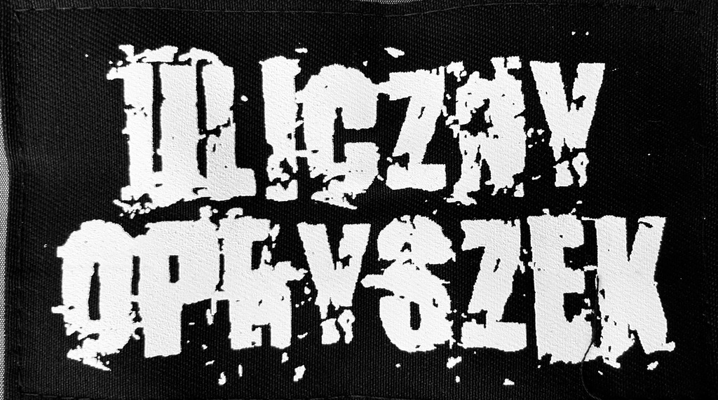 ULICZNY OPRYSZEK (58) naszywka punk czarna