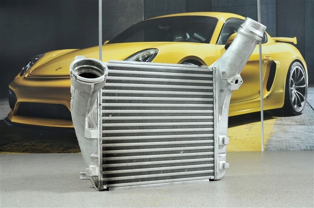 Porsche Cayenne 958 Intercooler/chłodnica powietrz