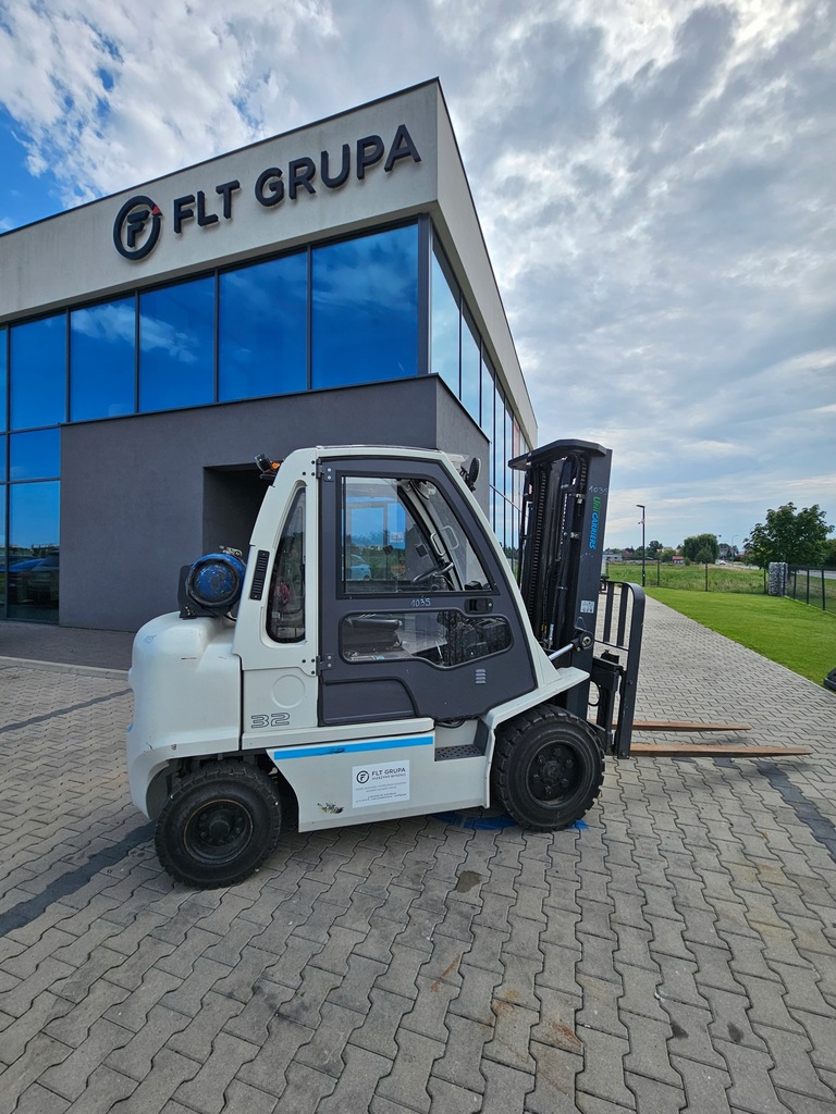 Czołowy wózek spalinowy LPG UniCarriers UG1D2A32LQ /DX-32