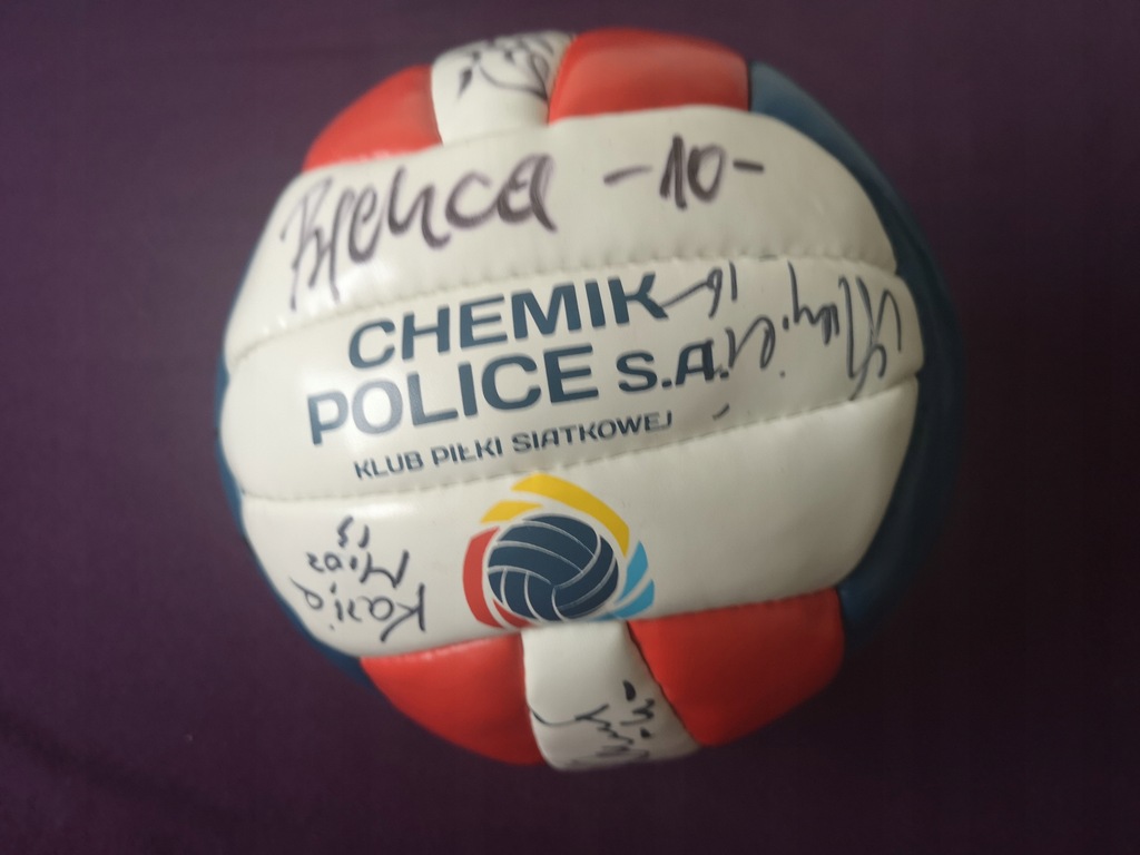 Chemik Police piłka z autografami dla Michałka