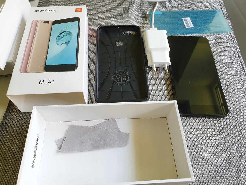 Smartfon Xiaomi Mi A1 czarny 64 GB stan bdb + etui