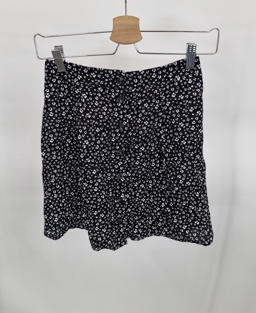 SPÓDNICZKA KLASYCZNA WE WZÓR GUZIKI CZARNA PROSTA MINI XS 683