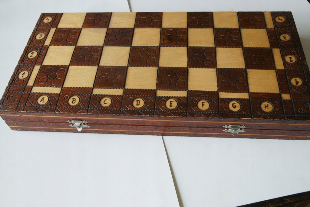 Duże szachy 49 x 49 cm , figury drewniane
