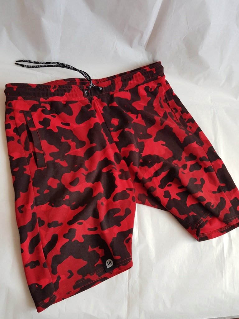 Szorty dresowe Cropp moro czerwone camo roz L