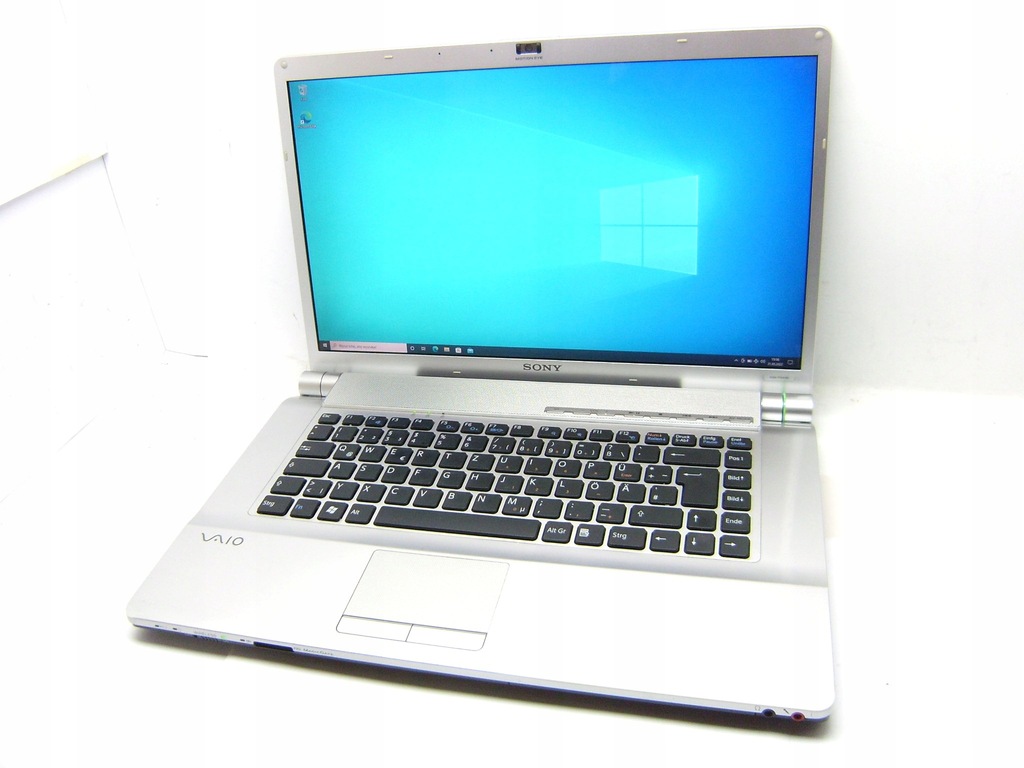 SONY VAIO PCG-3H1M 250/4GB 16.4'' WIN10