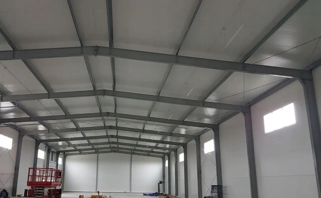 Magazyny i hale, 650 m²